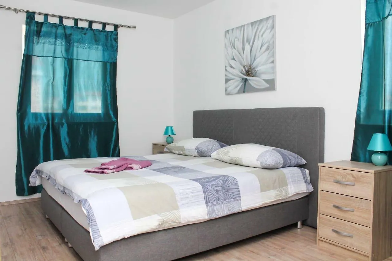 Radic Apartments Kastela 0*,